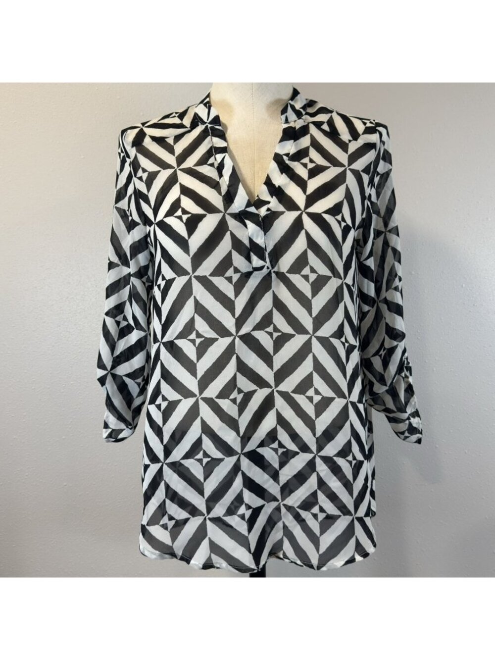 Teenbell Tunic Blouse Womens S Black White Geometric Chiffon V-Neck Long Sleeve